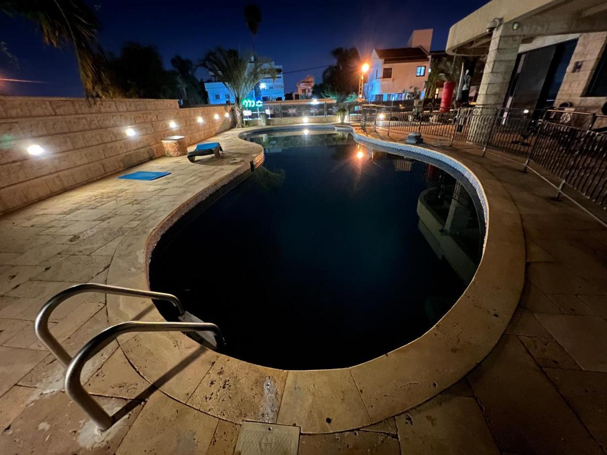 Grace Holon Villa & Pool Exterior photo